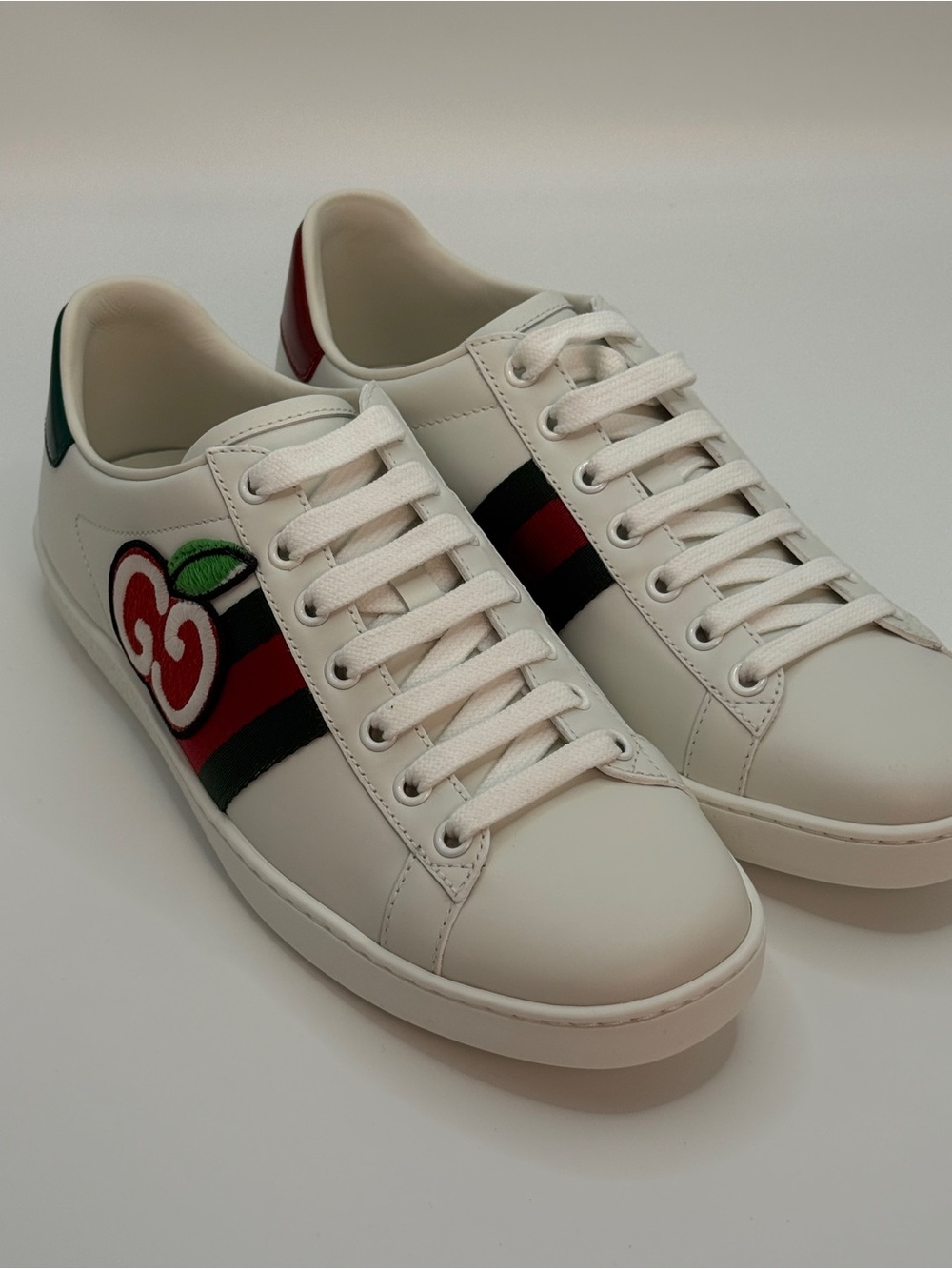 NWT Gucci Sneakers Cherry Patch size 38 fit for 8